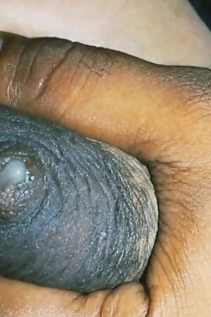 India Mengandung Tetek Bersusu