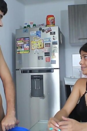 Invito a Comer a Mi Madrastra y Le Termino Sirviendo Mi Polla- Porno En Español