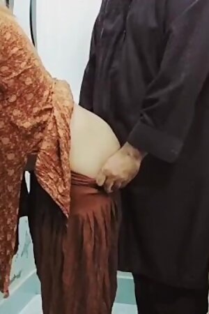 Pakistani Mom Secret Sex with Neighbour with Clear Hindi Audio