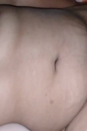 छिमेकी भाउजुको मोटो पुती र ठुला दुध खेलाउँदै Hurny Desi Bhabi