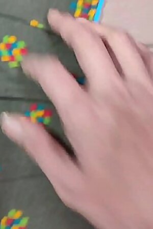 निशा छोरी गांव की अपनी गर्लफ्रेंड को रूम में लेजाकर किया काम चुदाई