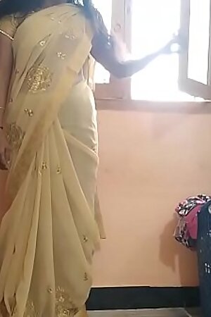 चौकीदार के साथ सेक्स किया ने अकेले