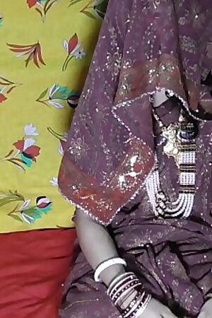 Indian bhabi Dost ki bibi ko bula kar hotal me choda