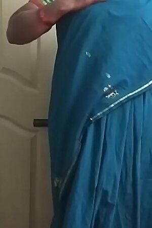 बड़े बड़े काले चूचे वाली लड़की ऑनलाइन दोस्त के सामने