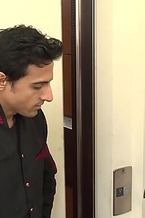 ईद के दिन अपने दोस्त की बीबी की बुर और दुबूर दोनों चोद डाला