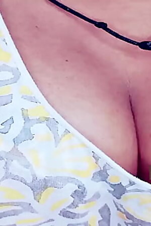 Hot desi show cleavage to stepbrothers