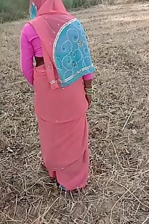 सुनसान जंगल मे काकी की पेला