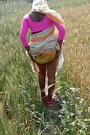 देसी भाभी की जंगल मे चुदाई