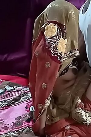 नई नवेली दुल्हन को कमरे में चोदा