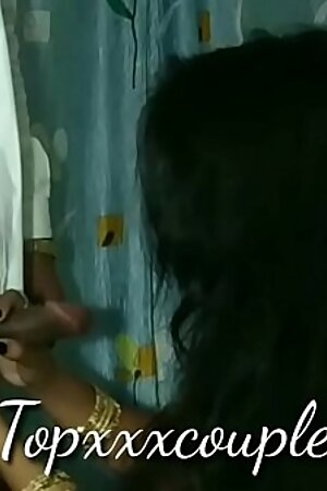 देसी नौकर नें मालकीन की प्यास मोटे लौड़े से बुझाई।