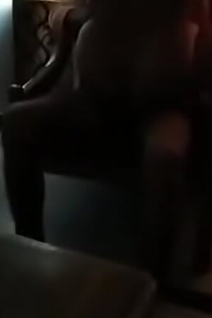 भाभी को चुदवाया दोस्त से होटल में