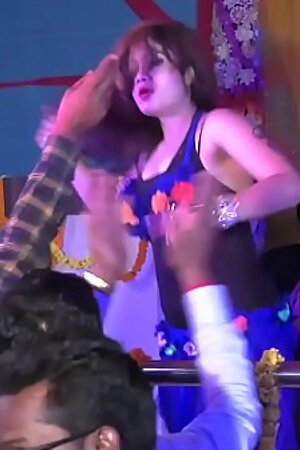 पलंग करे चोय चोय पर जबरदस्त डांस